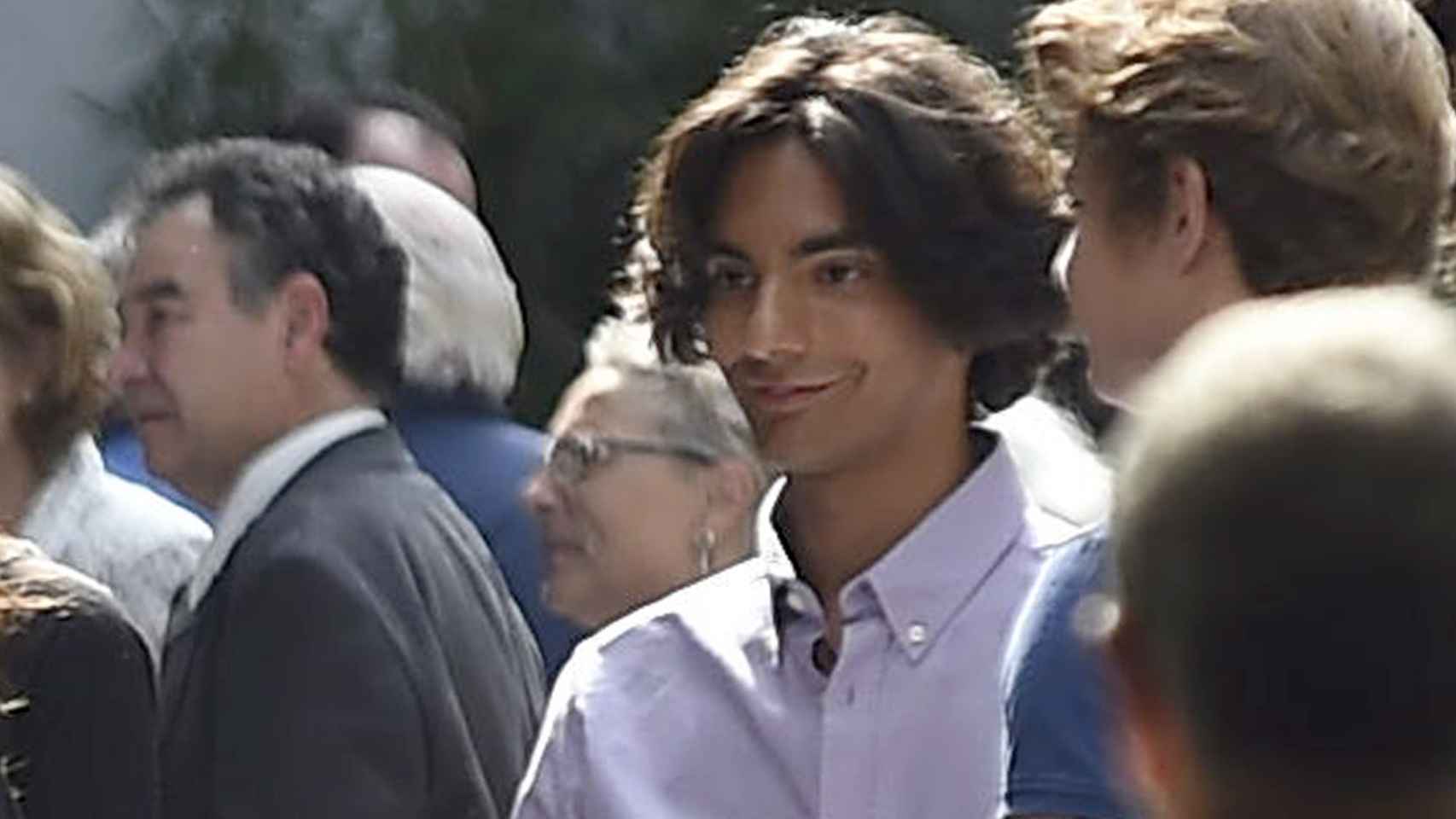 Alejandro en el funeral del hermano de Ivonne Reyes.