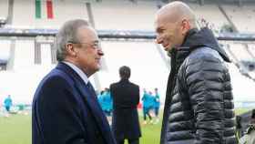 Florentino Pérez habla con Zidane durante el entrenamiento