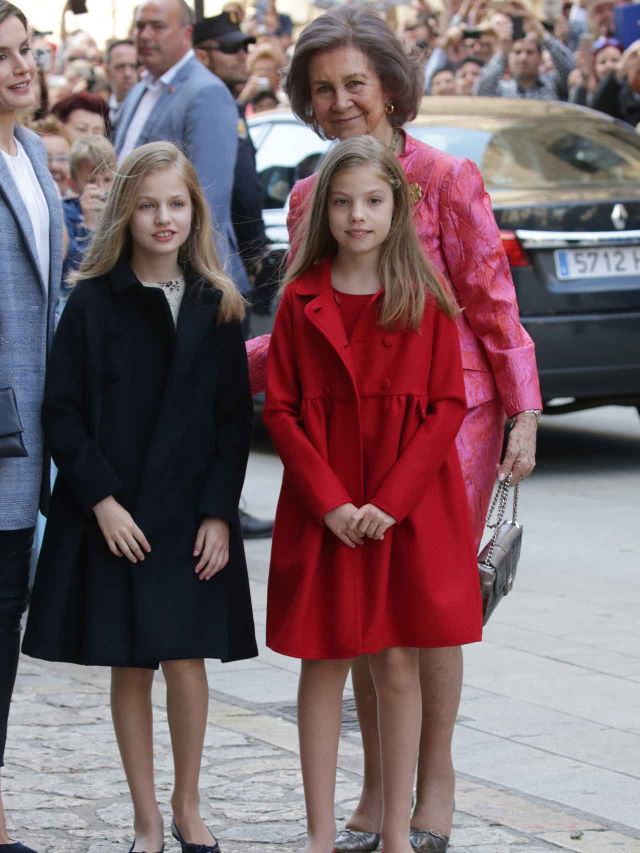 La reina Sofía junto a sus nietas Leonor y Sofía y Letizia.