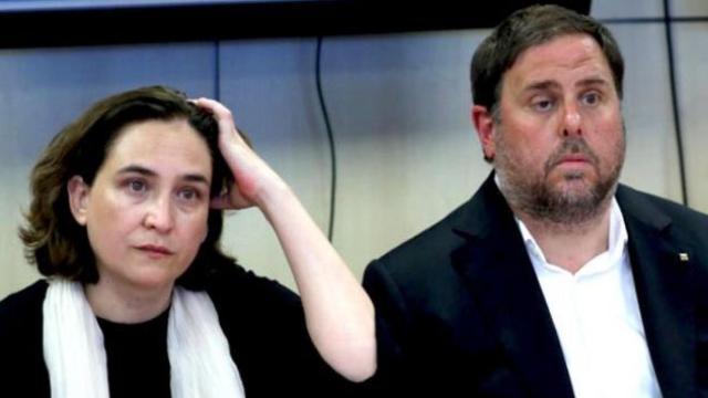 La alcaldesa de Barcelona, Ada Colau, y el exvicepresidente de Economía y Hacienda de la Generalitat, Oriol Junqueras.