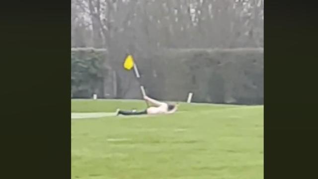 Sexo con el golf: graban a un hombre en amorosa acción con el hoyo número 9