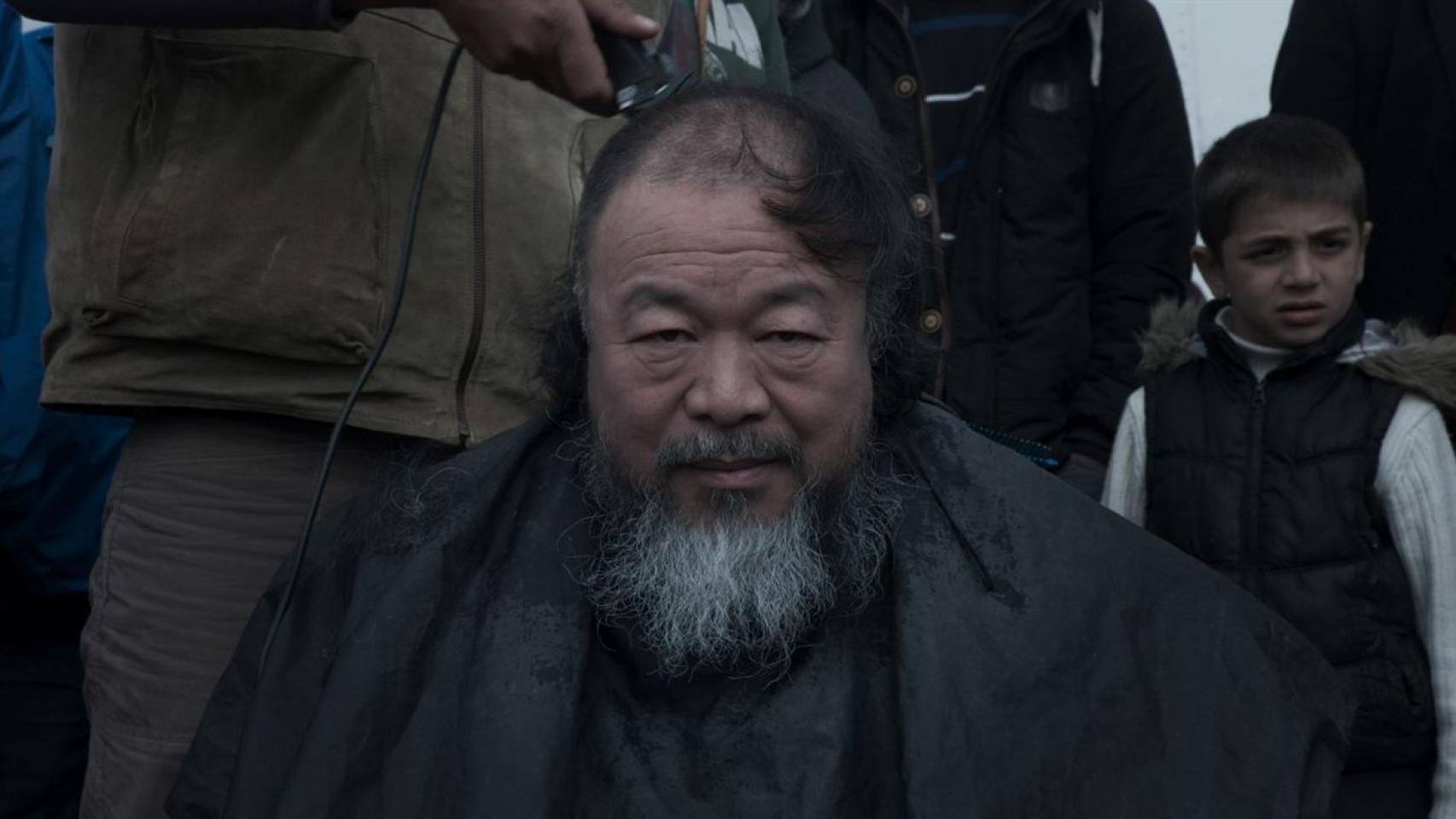Ai Weiwei se corta el pelo en Marea Humana.