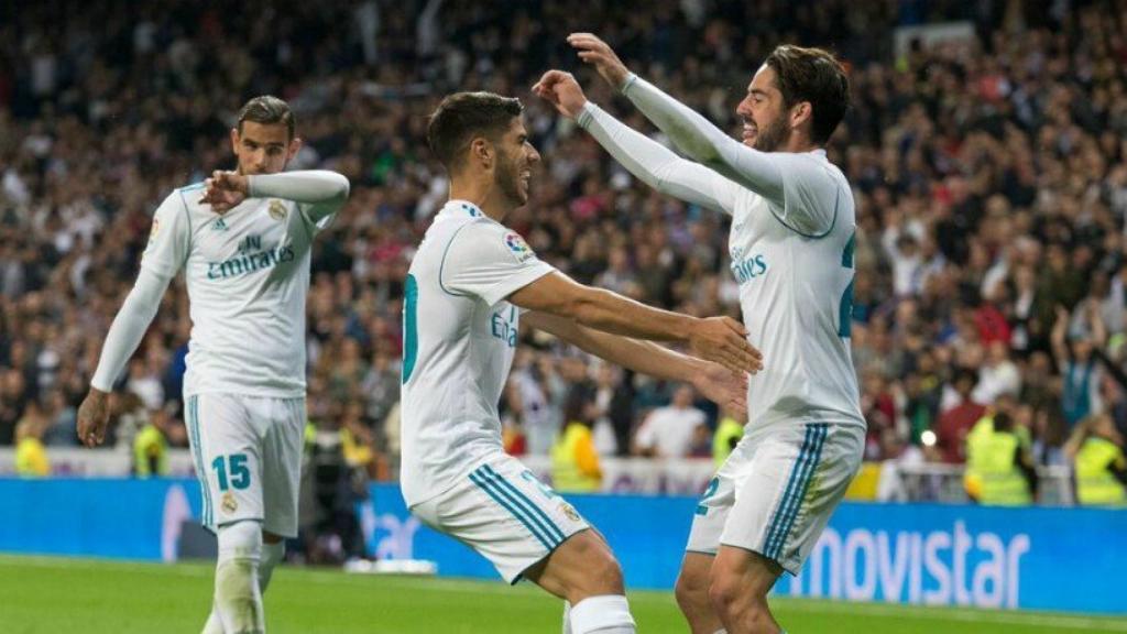 Asensio celebra con Isco su gol al Eibar. Fotógrafo: Pedro Rodríguez / El Bernabéu