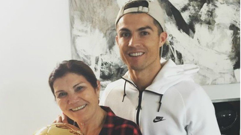Dolores Aveiro, la madre de Cristiano, trolea a los atléticos