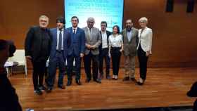 Foto de familia de los empresarios y miembros de TEAM que participaron en el encuentro en la sede del Instituto de Estudios Cajasol.