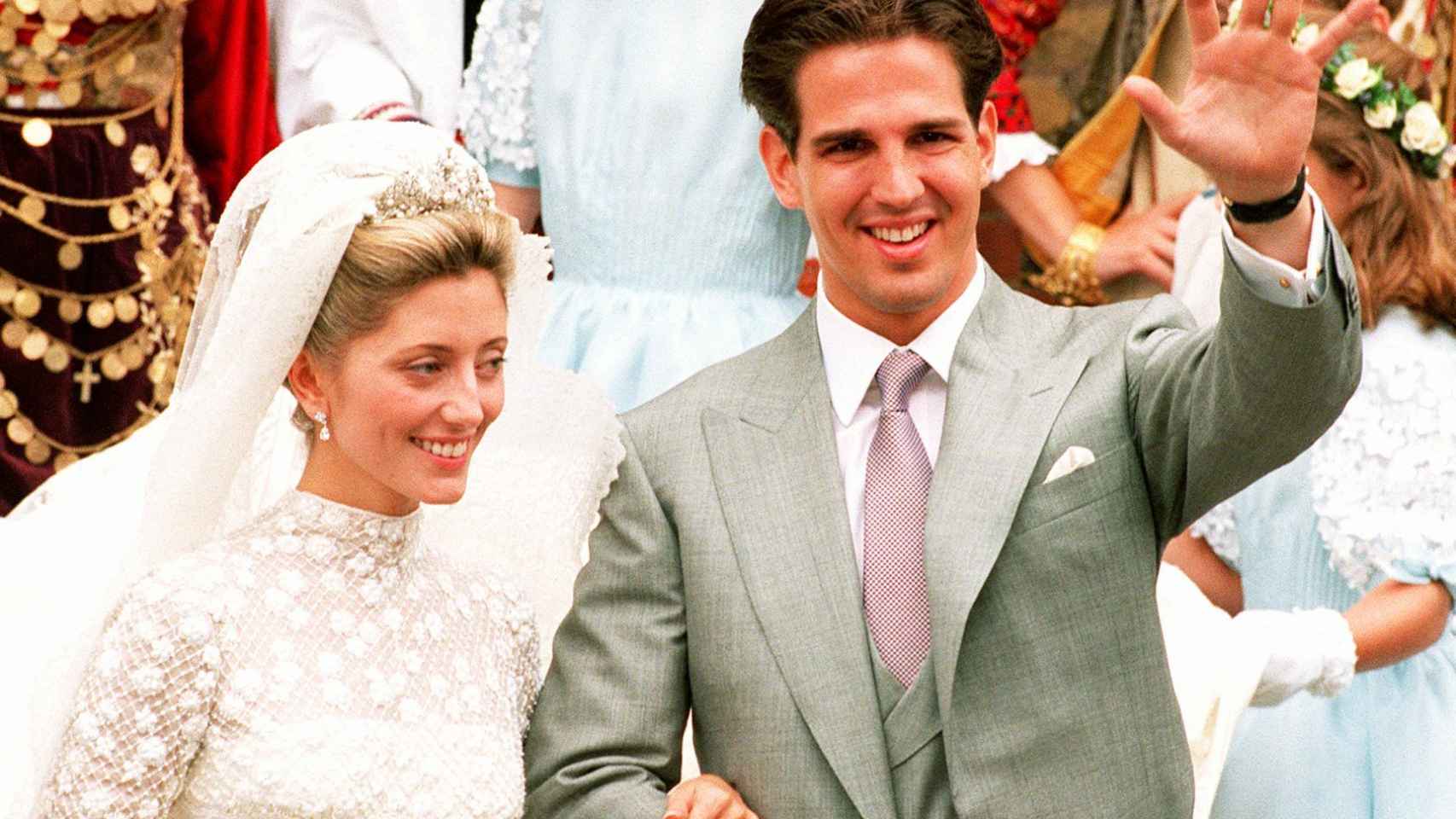 Pablo de Grecia y Marie-Chantal Miller en su boda en Londres. 1995.