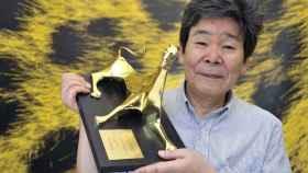 Isao Takahata con el premio Leopard of Honor.