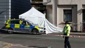 Dispositivo policial en la escena de un crimen al este de Londres el pasado martes