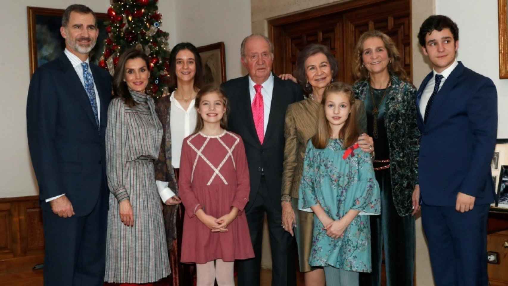 Los reyes, los reyes eméritos, sus nietas... en el cumpleaños de Juan Carlos I.
