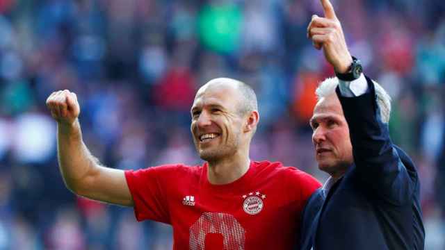 Robben y Heynckes celebran la liga del Bayern.