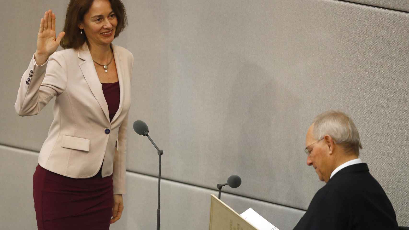 La ministra alemana de Justicia, Katarina Barley, jura su cargo en el Parlamento alemán.