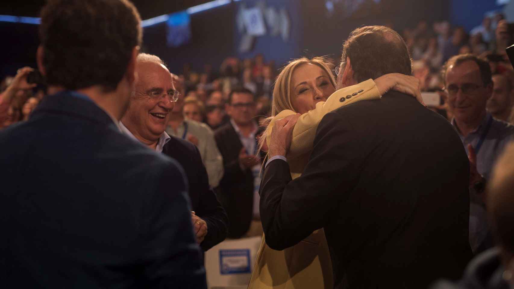 La presidenta de la Comunidad de Madrid, Cristina Cifuentes, con Mariano Rajoy este viernes.