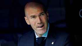 Zidane, en el banquillo del Bernabéu.