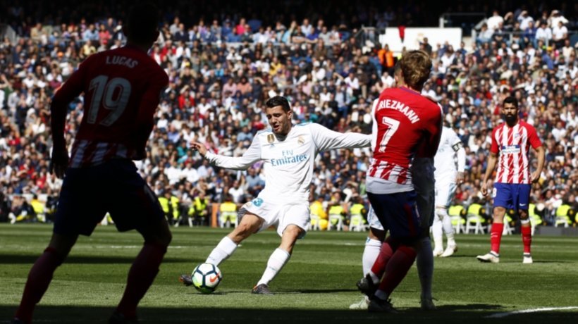 Kovacic lanza el balón. Foto: Pedro Rodriguez/El Bernabéu