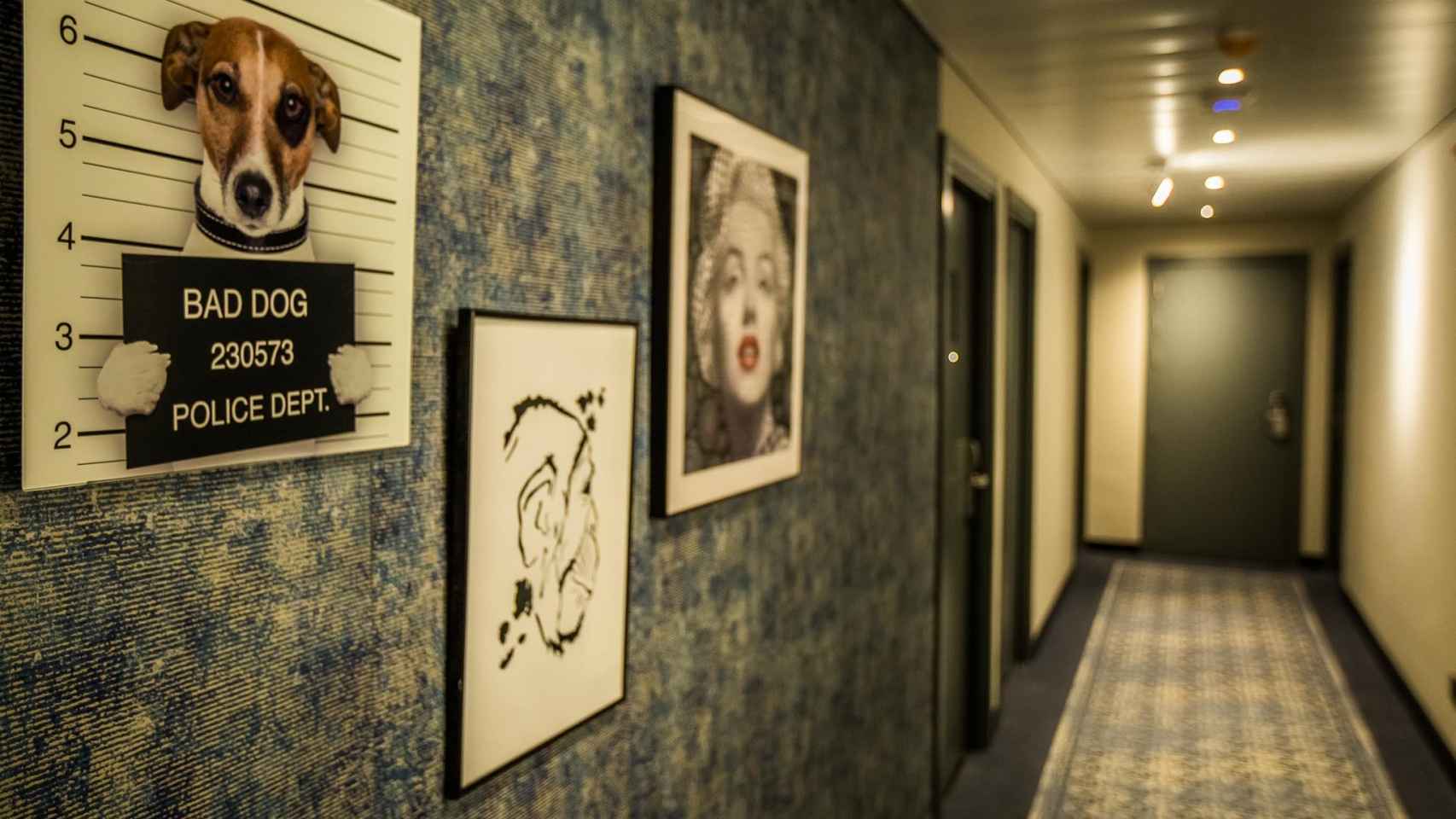 Imagen de la galería de artistas emergentes en el NYX Madrid.