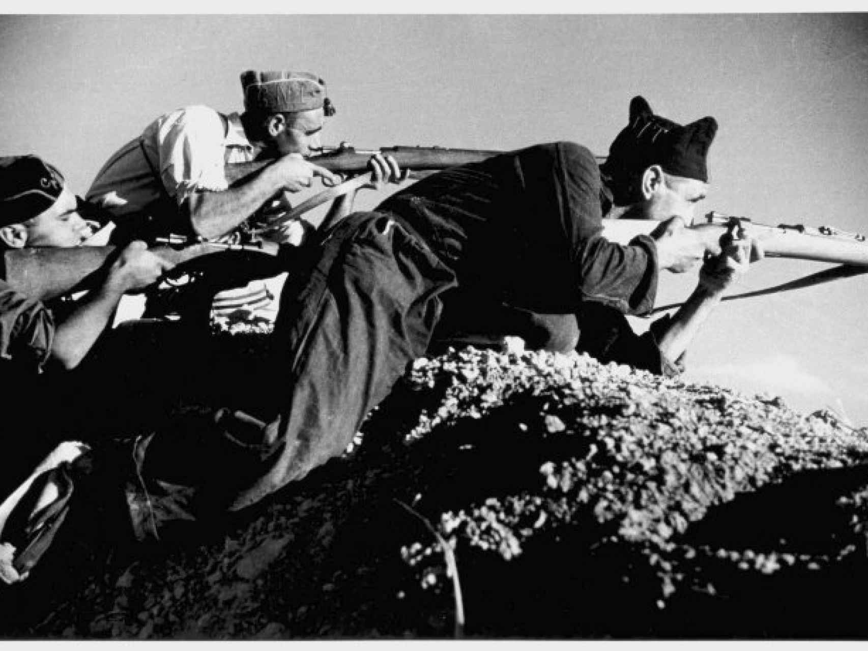 Milicianos republicanos en Cerro Muriano retratados por Robert Capa.