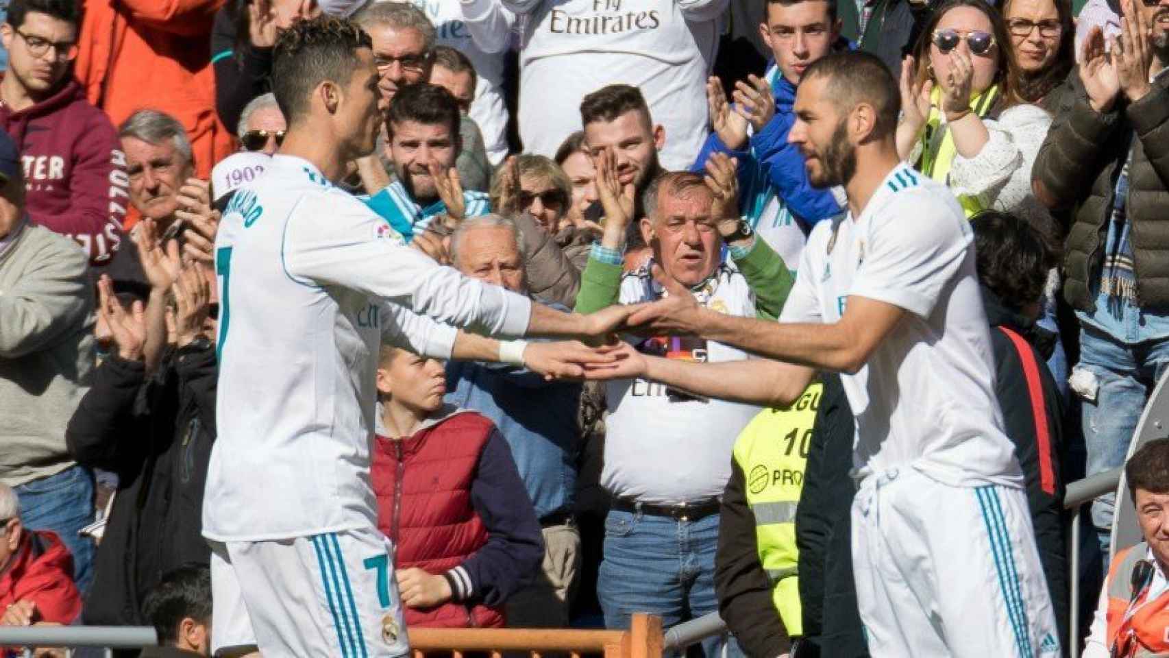 Cristiano Ronaldo es sustituido por Benzema. Foto: Pedro Rodríguez / El Bernabéu