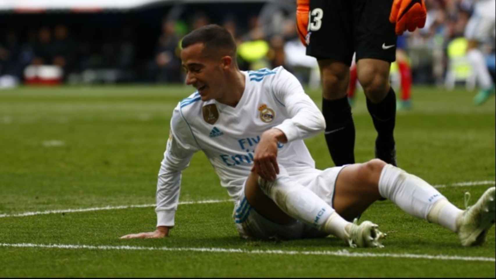 Lucas Vázquez, en el suelo. Foto: Pedro Rodríguez/El Bernabéu