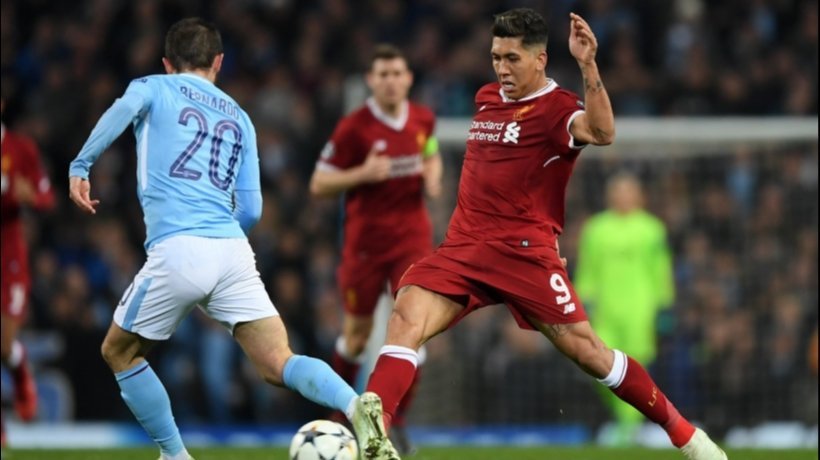 Firmino pelea por un balón con Bernardo Silva. Foto: Twitter (@elchiringuitotv).