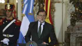 Rajoy durante la rueda de prensa con Macri