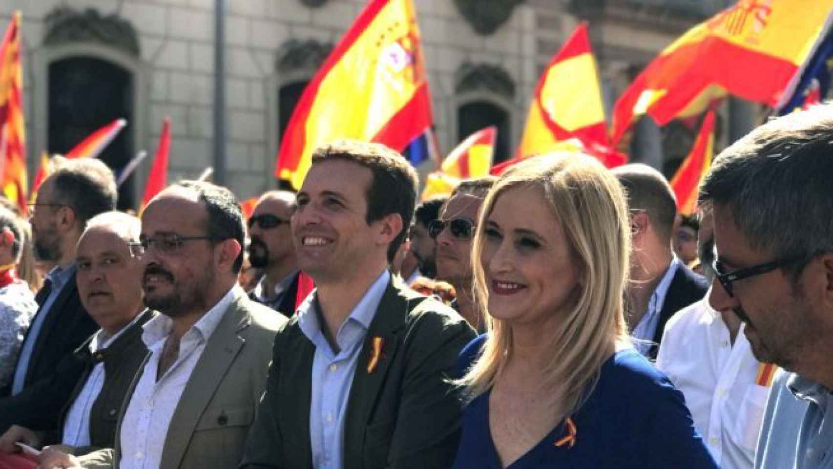 La presidenta de la Comunidad de Madrid junto con el vicesecretario Pablo Casado.