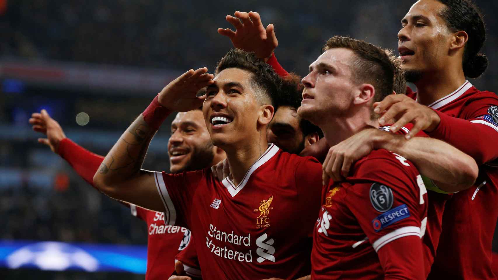 Los jugadores del Liverpool celebran su clasificación a semifinales.