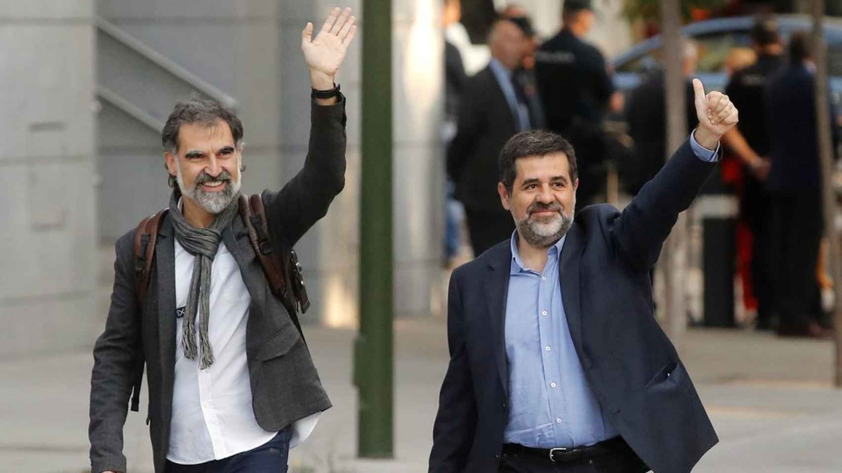 Jordi Cuixart (izda) y Jordi Sánchez a su llegada a declarar a la Audiencia Nacional