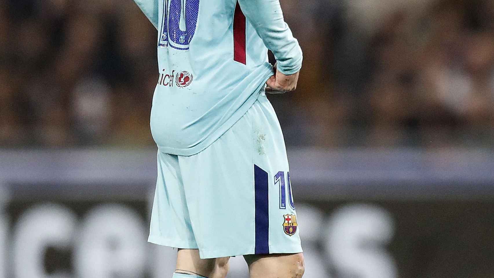 Messi, cabizbajo, en la eliminación del Barça en Roma.