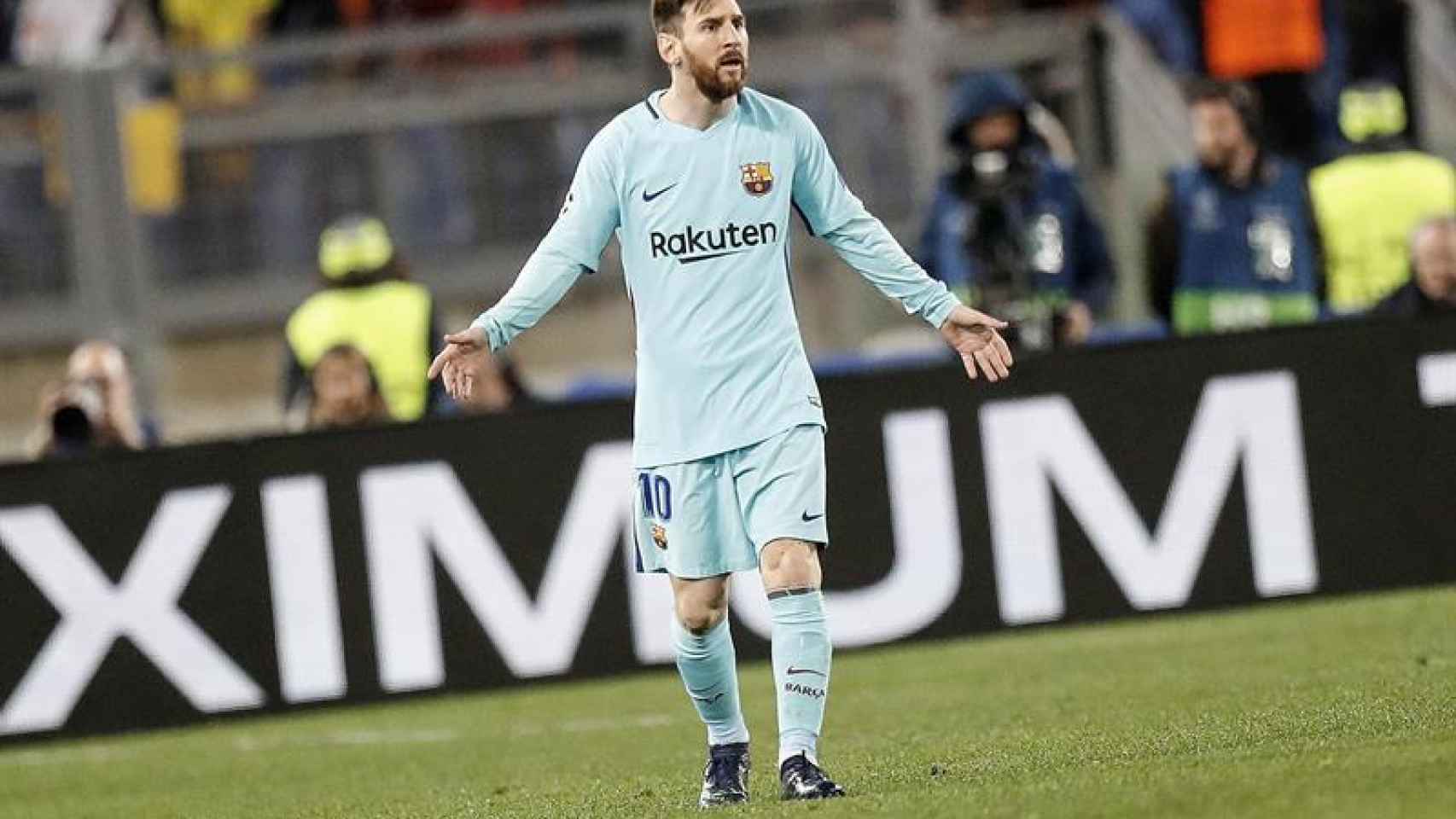 Leo Messi se lamenta tras la derrota contra la Roma.