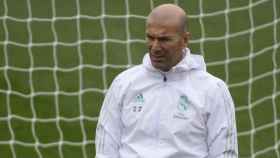 Zidane dirige un entrenamiento del Madrid. Foto: Twitter (@ChampionsLeague)