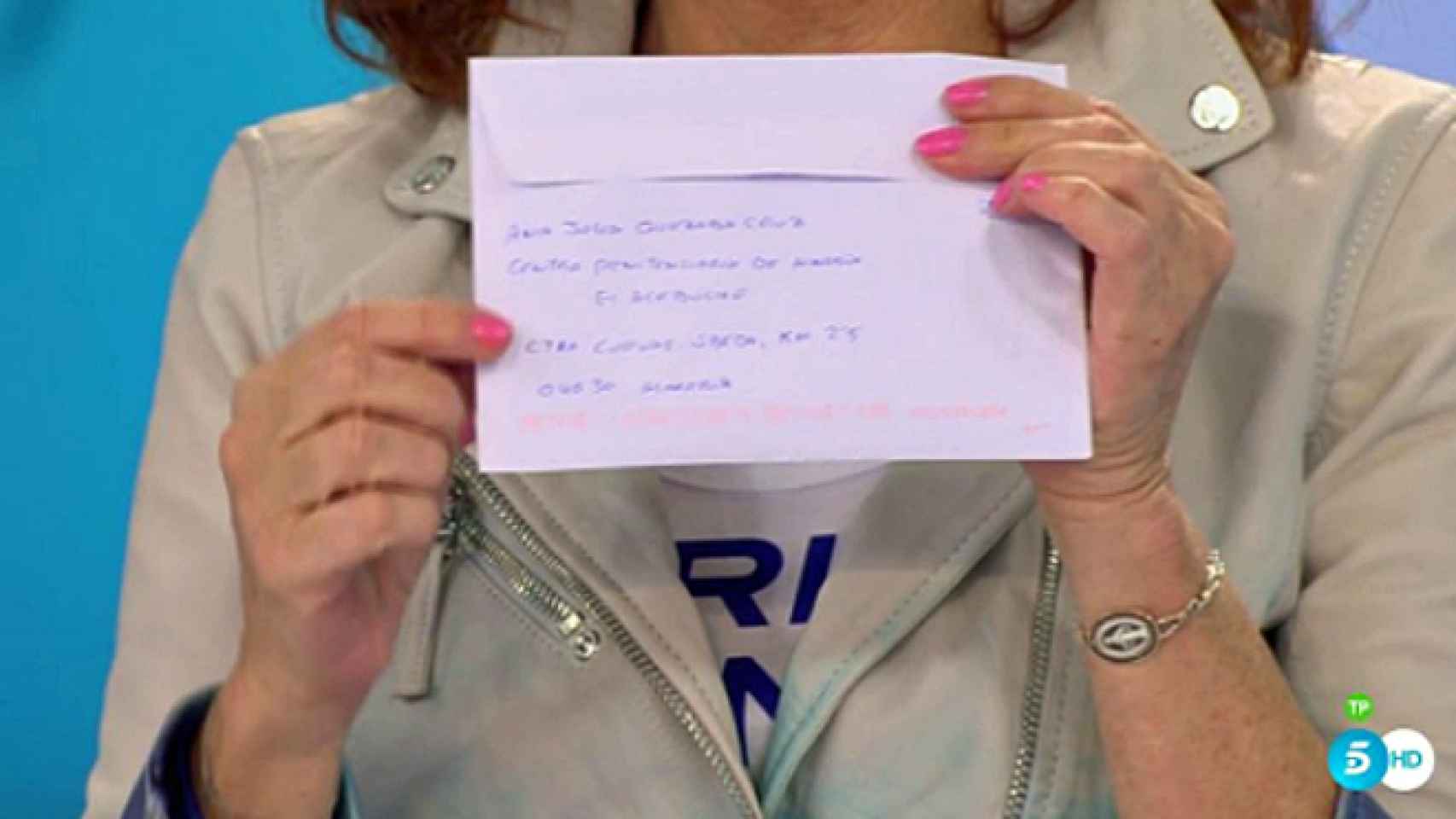 Ana Rosa enseña la carta que le ha enviado la autora confesa del crimen