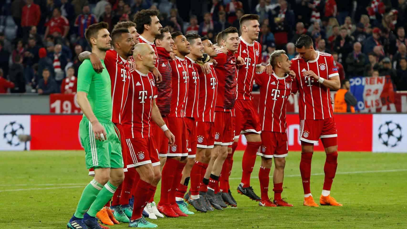 Los jugadores del Bayern celebran la clasificación para semifinales.