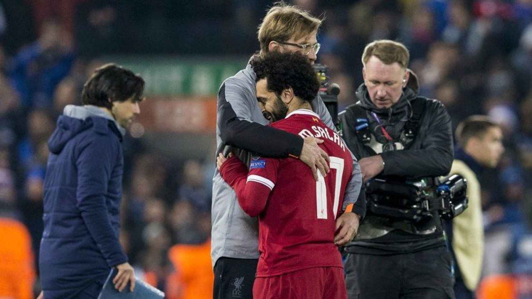 Salah y Klopp celebran el pase a cuartos de la Champions. Foto: Twitter (@LFC)
