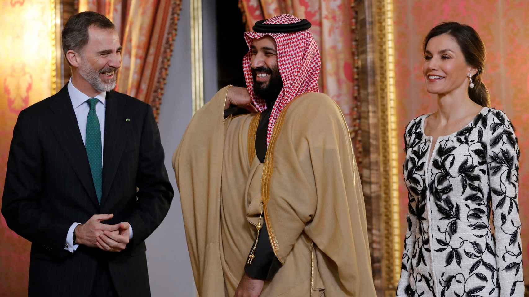Los reyes con el príncipe heredero de Arabia Saudí, Mohamed bin Salman, en su visita a Madrid.