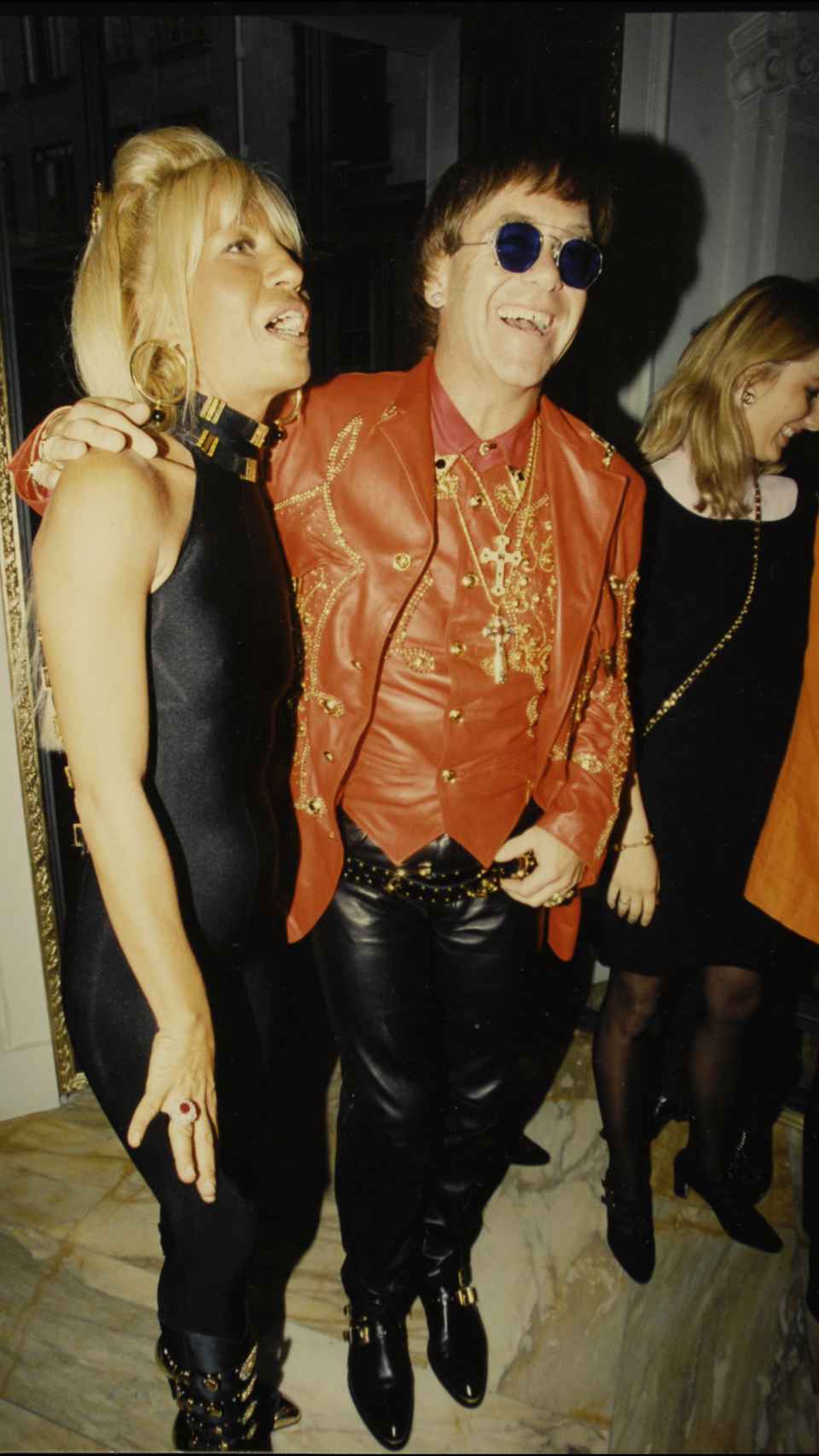 Donatella Versace y Elton John en 1990.