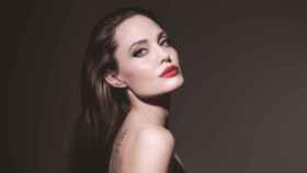 Angelina Jolie, con el rojo de Guerlain.