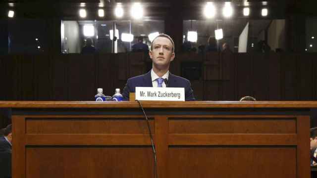 Mark Zuckerberg durante su declaración en el Senado de los Estados Unidos.