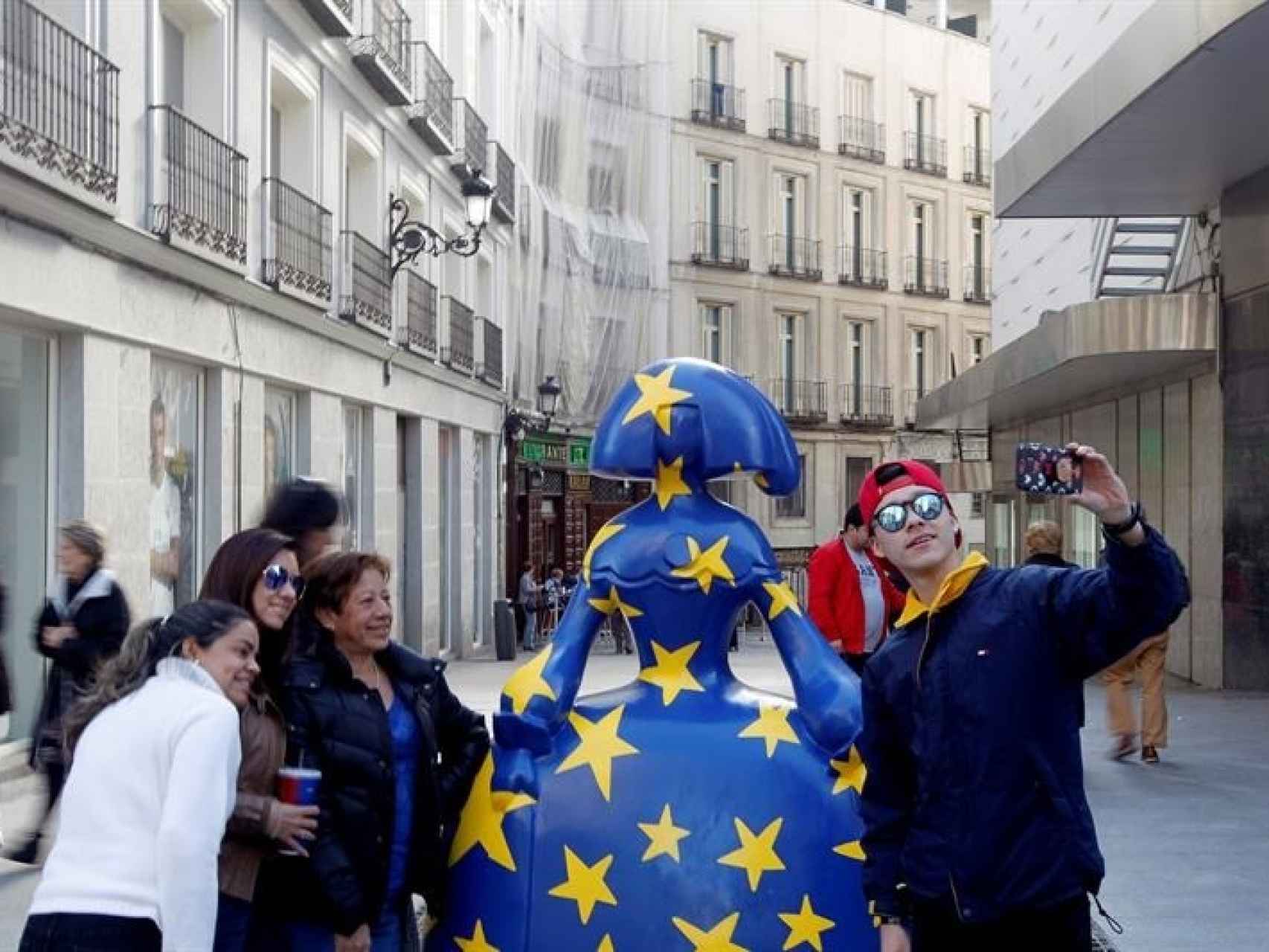 La idea de llevar el arte a la calle, según la alcaldesa de Madrid.