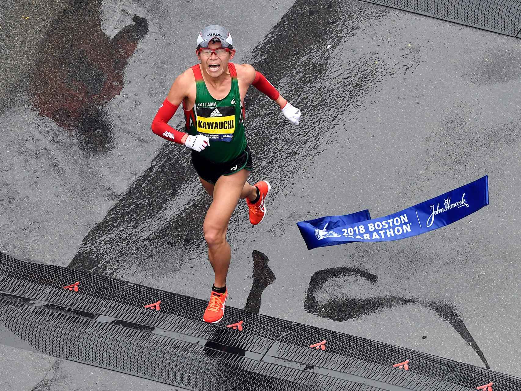 Yuri Kawauchi gana el Maratón de Bostón.