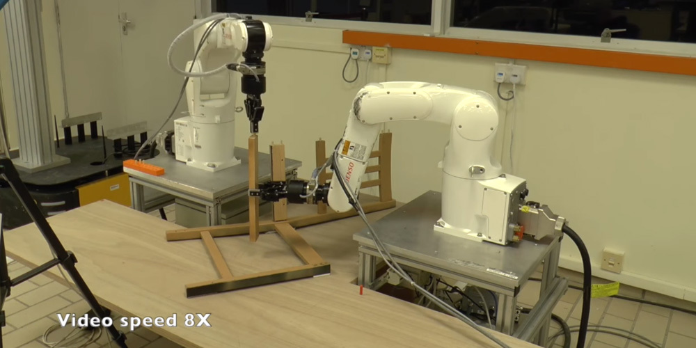 robot con dos brazos roboticos montando silla de ikea montaje