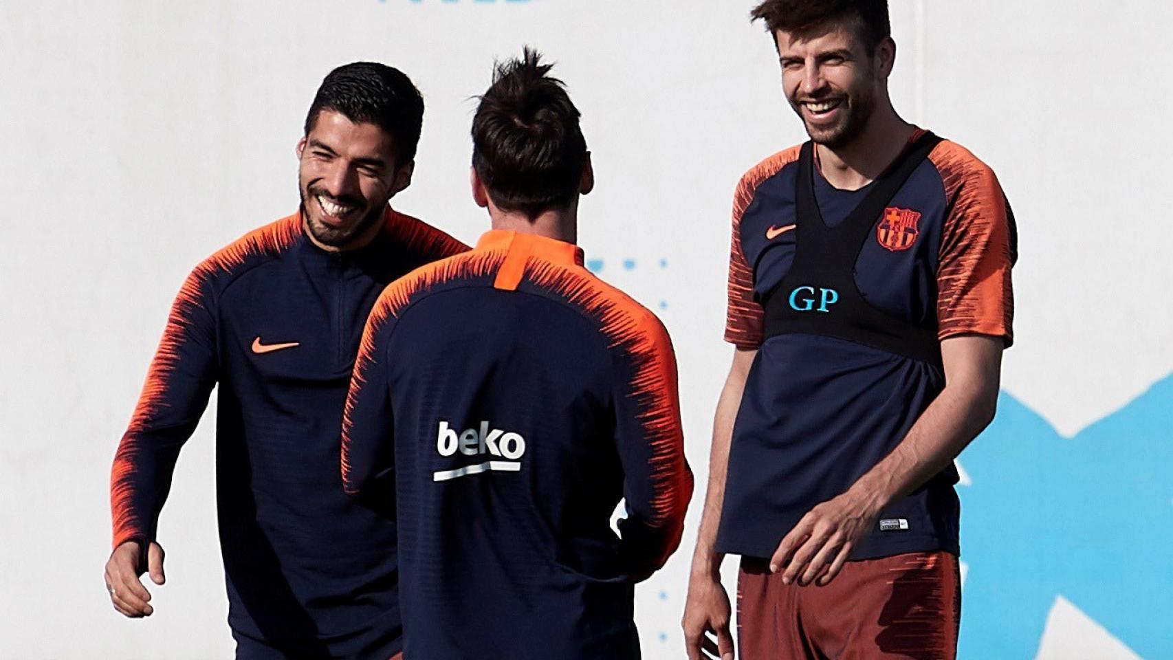 Piqué, Suárez y Messi en el último entrenamiento del Barcelona.