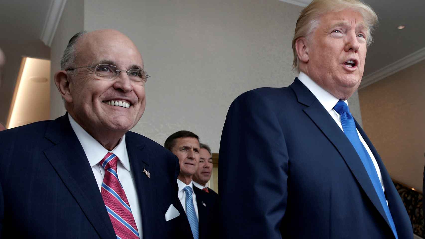 El abogado Rudy Giuliani junto a Donald Trump.