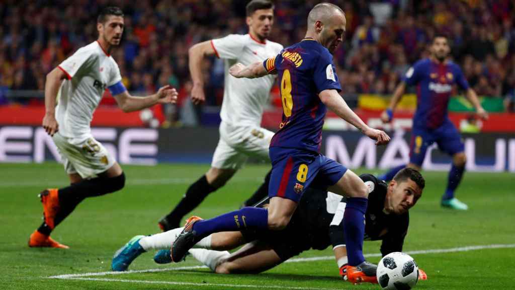 Iniesta, en el momento de su gol en la final de Copa del Rey.