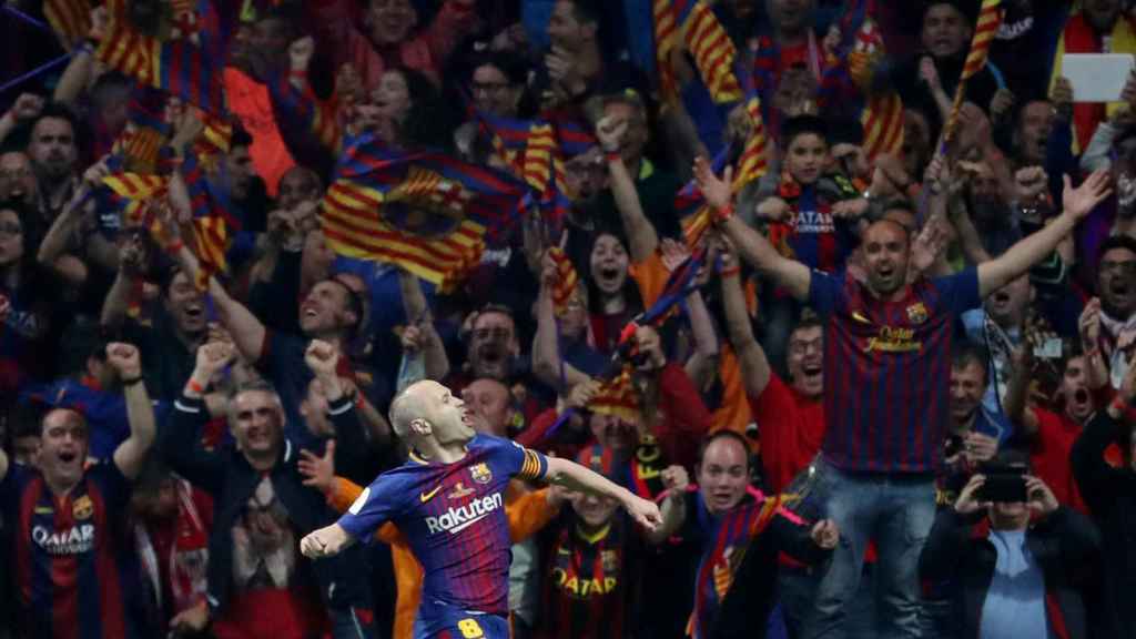 Iniesta celebra su gol en la final de Copa entre Sevilla y Barcelona.
