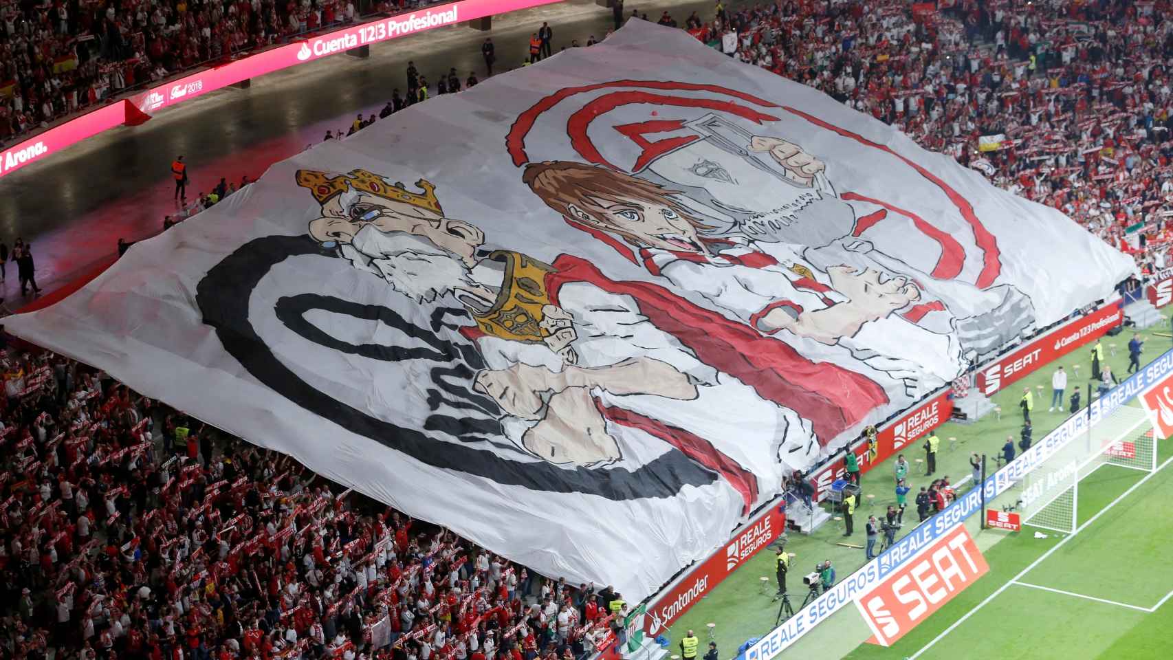 El tifo que la afición del Sevilla mostró en el Wanda Metropolitano.