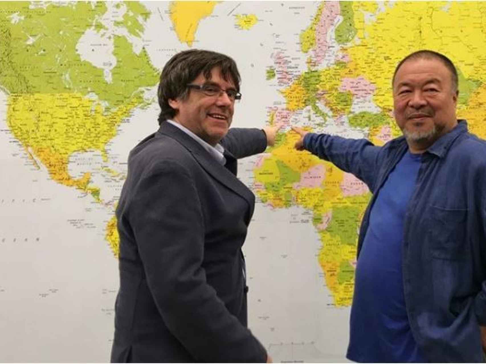 Ai Weiwei con Carles Puigdemont y viceversa.