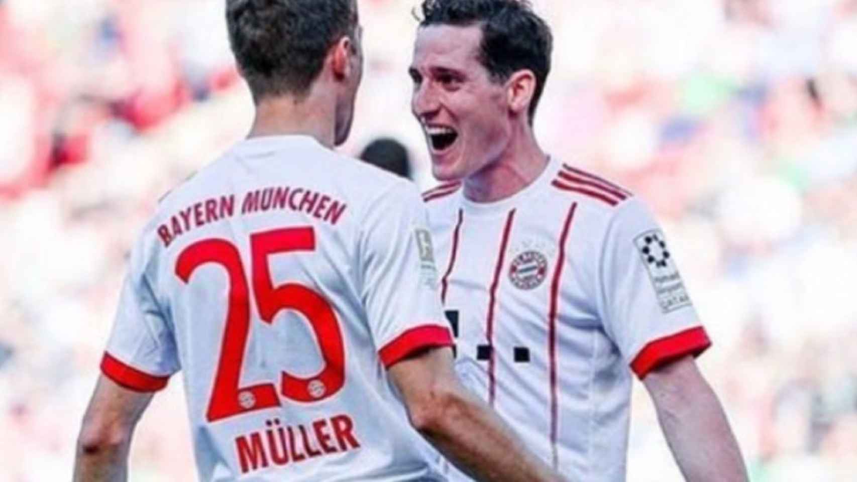 Thomas Müller celegra un gol junto a un compañero. Foto: Instagram (@esmuellert)