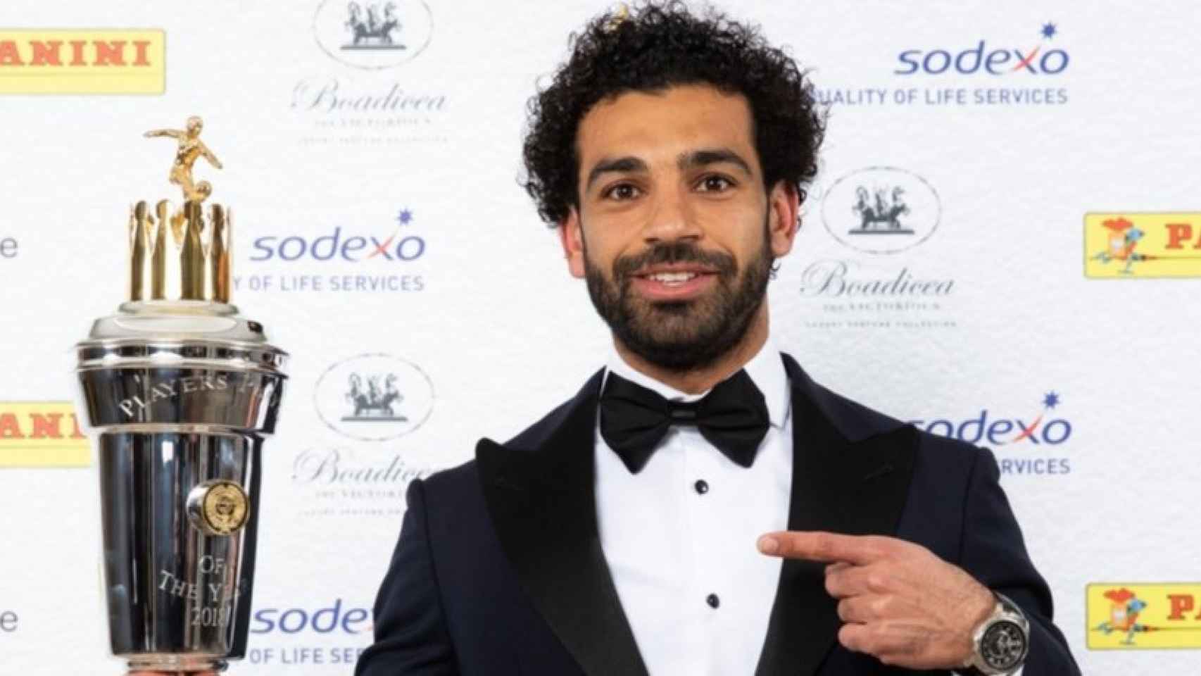 Salah, mejor jugador del año para los futbolistas ingleses. Foto: Twitter (@PFA)