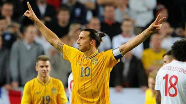 Ibra celebra su chilena ante Inglaterra. Foto uefa.com