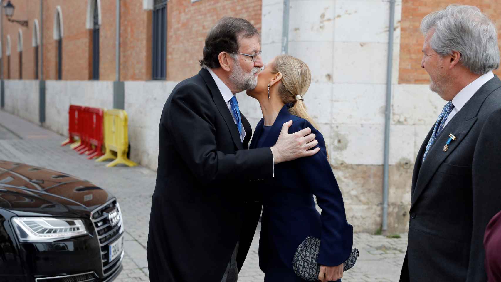 El presidente del Gobierno, Mariano Rajoy, con Cristina Cifuentes este lunes.